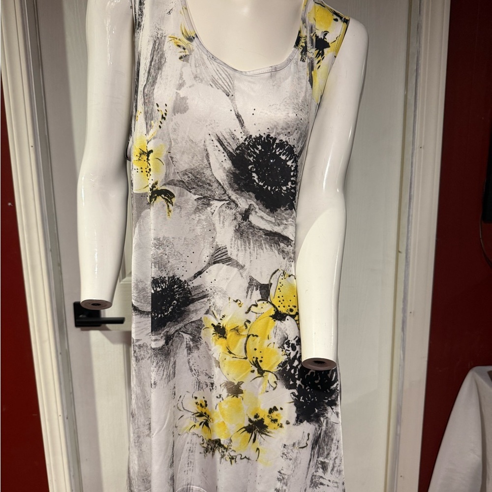 Laura Ashley White and Gray Sleeveless Scoop Neck Blouse
